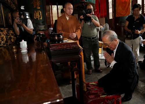 2014年6月30日,日本著名企业家稻盛和夫先生参访灵隐寺,受到我寺方 